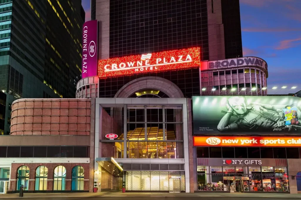 Crowne Plaza Times Square Manhattan near Neil Simon Theatre - Entrance
