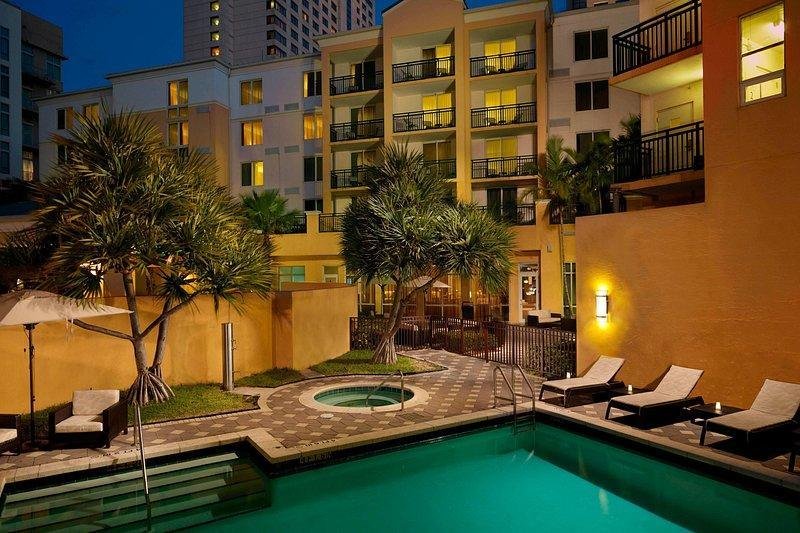 Courtyard by Marriott Dadeland inside view