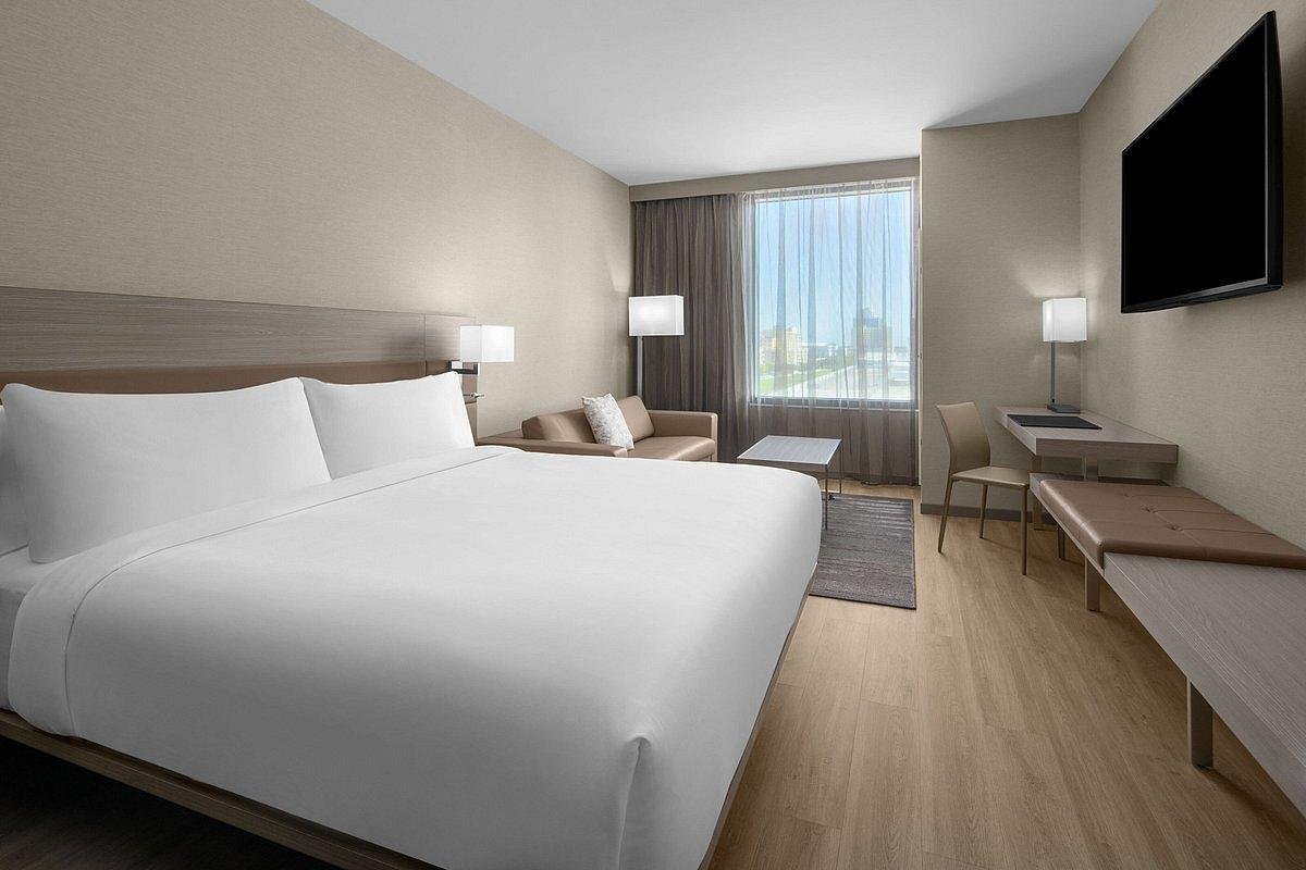 AC Hotel by Marriott Dadeland Miami near mia aesthetics bedroom