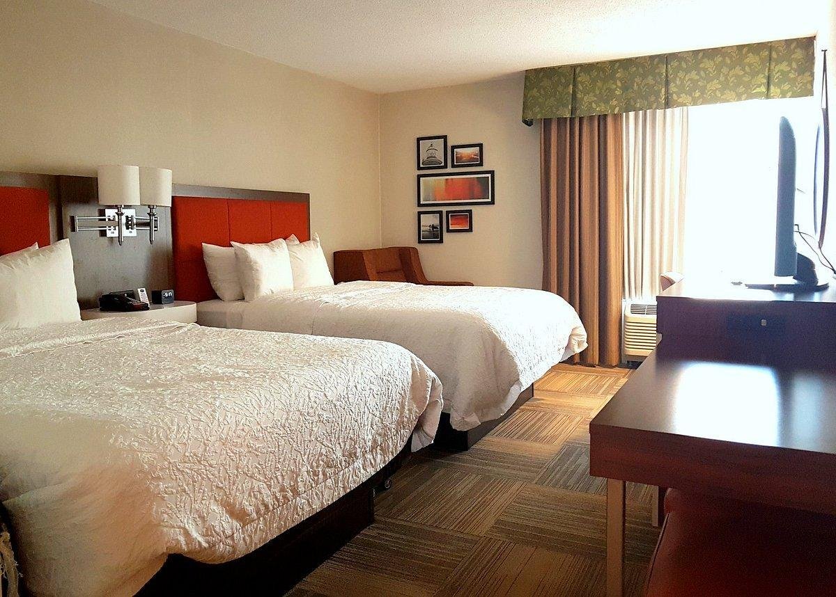 Hampton Inn Dadeland Miami bedroom