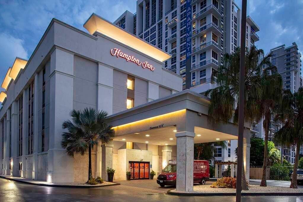 Hampton Inn Dadeland Miami entrance